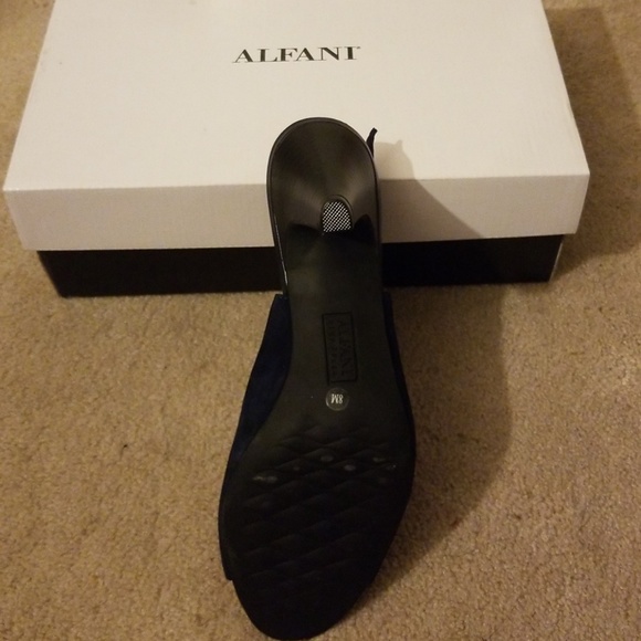 Shoes - Picture 4 of 4